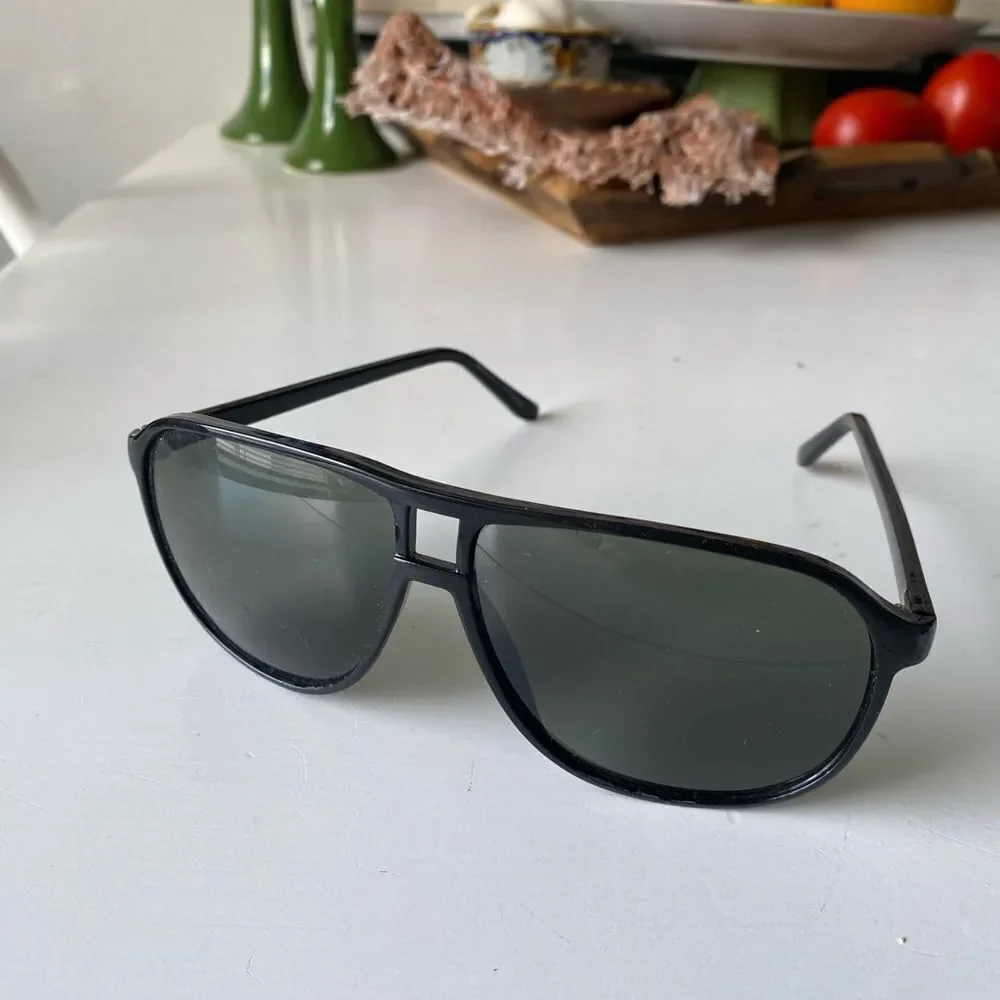 Vintage Inspired Oversized Black Aviator Sunglasses
